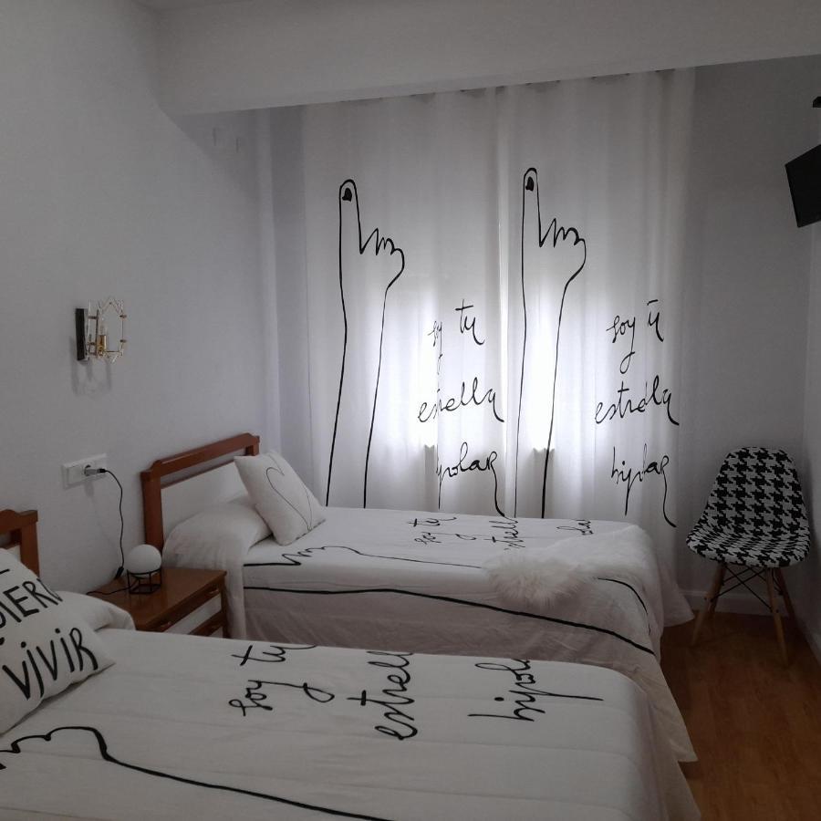 Hostal "Los Chanos El Ruso" Galende エクステリア 写真