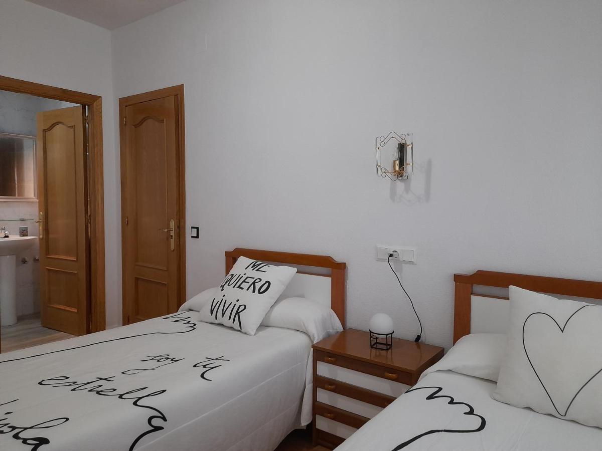 Hostal "Los Chanos El Ruso" Galende エクステリア 写真