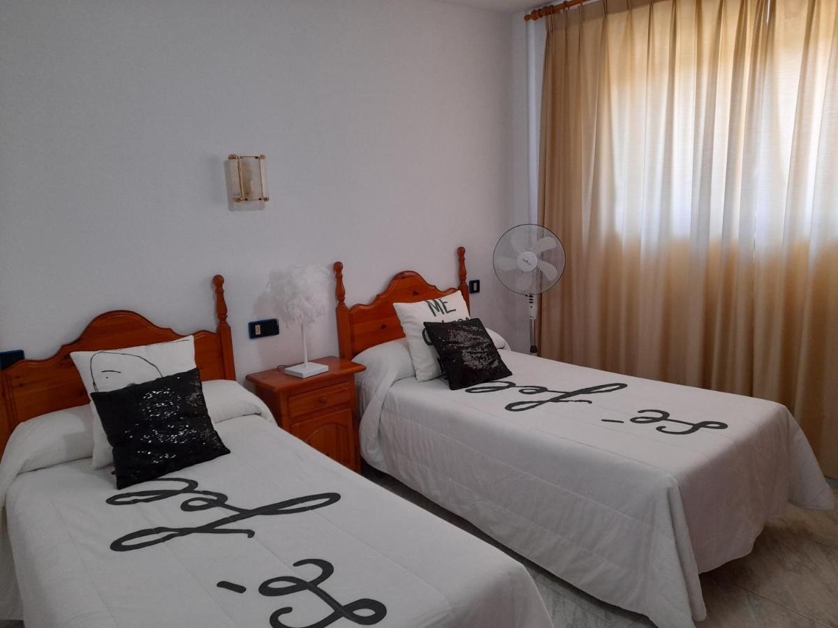 Hostal "Los Chanos El Ruso" Galende エクステリア 写真