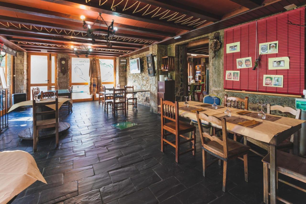 Hostal "Los Chanos El Ruso" Galende エクステリア 写真