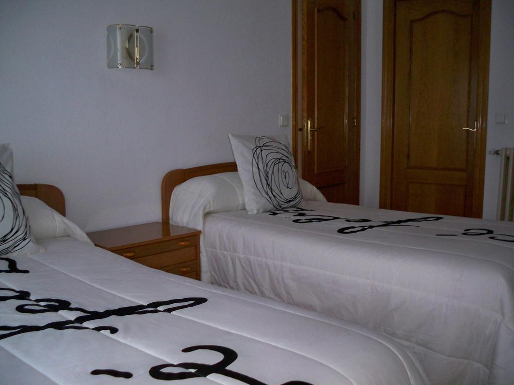 Hostal "Los Chanos El Ruso" Galende エクステリア 写真