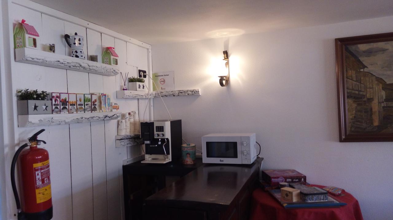 Hostal "Los Chanos El Ruso" Galende エクステリア 写真