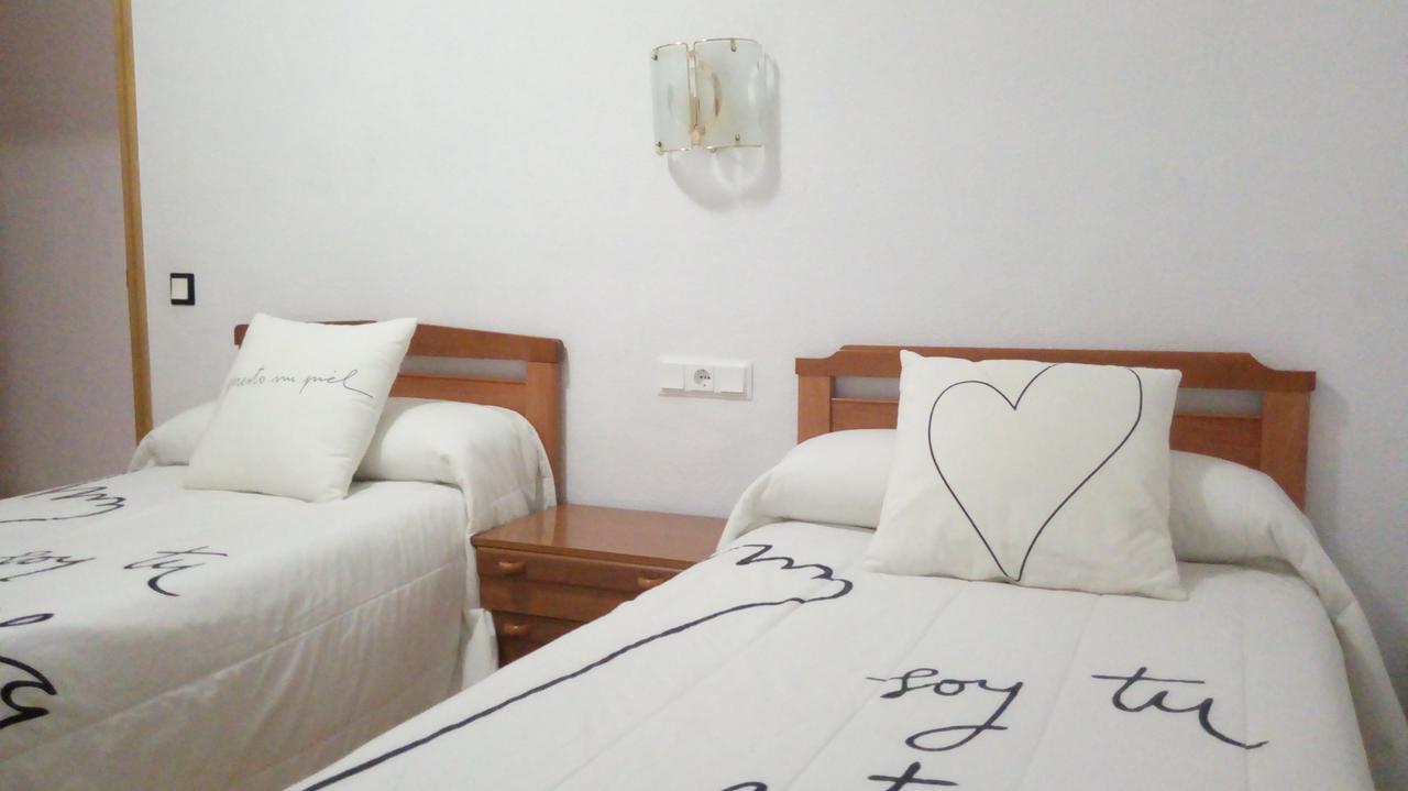Hostal "Los Chanos El Ruso" Galende エクステリア 写真