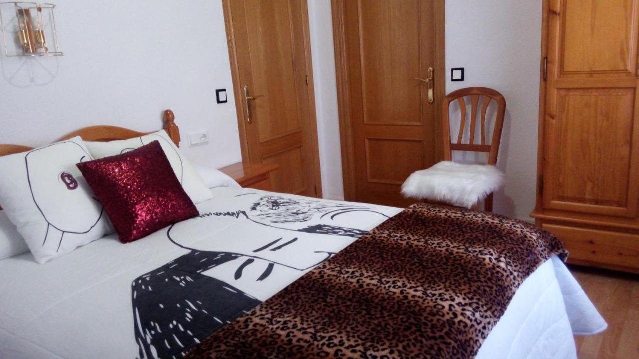 Hostal "Los Chanos El Ruso" Galende エクステリア 写真