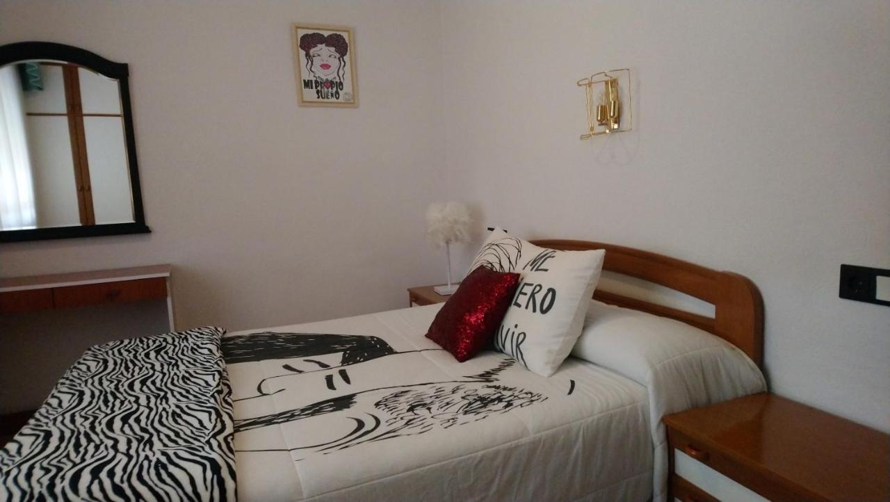 Hostal "Los Chanos El Ruso" Galende エクステリア 写真