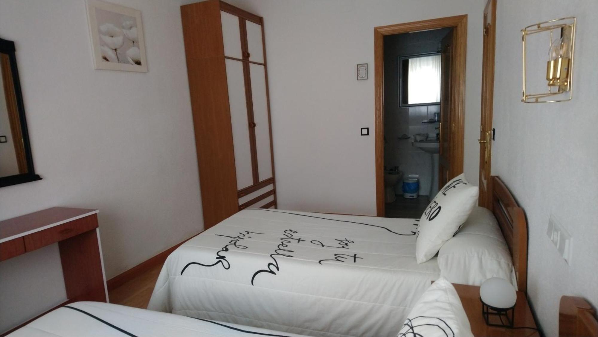Hostal "Los Chanos El Ruso" Galende エクステリア 写真