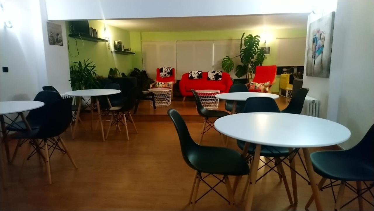Hostal "Los Chanos El Ruso" Galende エクステリア 写真